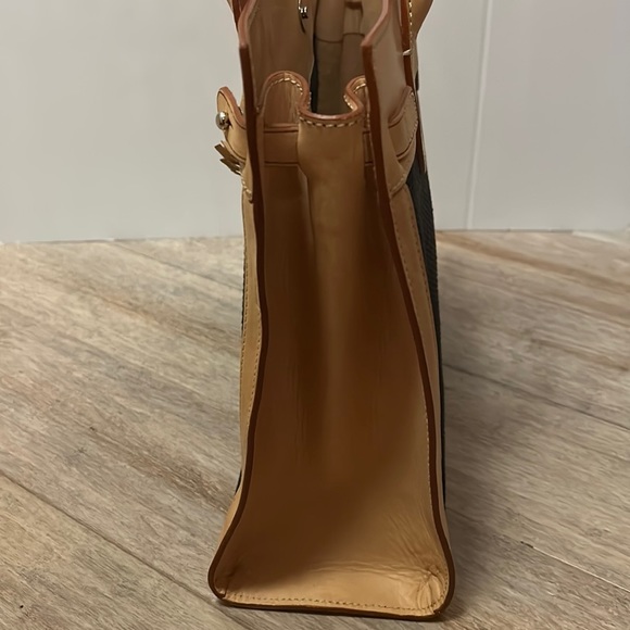 Dooney & Bourke Shoulder Bag/ Large Tote Bag Tan Leather and Black Mash - Picture 17 of 17